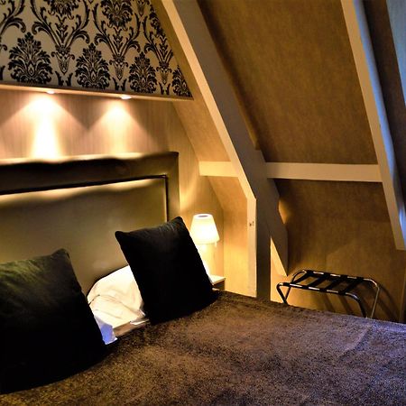 Готель Le Manoir Du Lys, The Originals Relais Bagnoles de l'Orne Normandie Екстер'єр фото