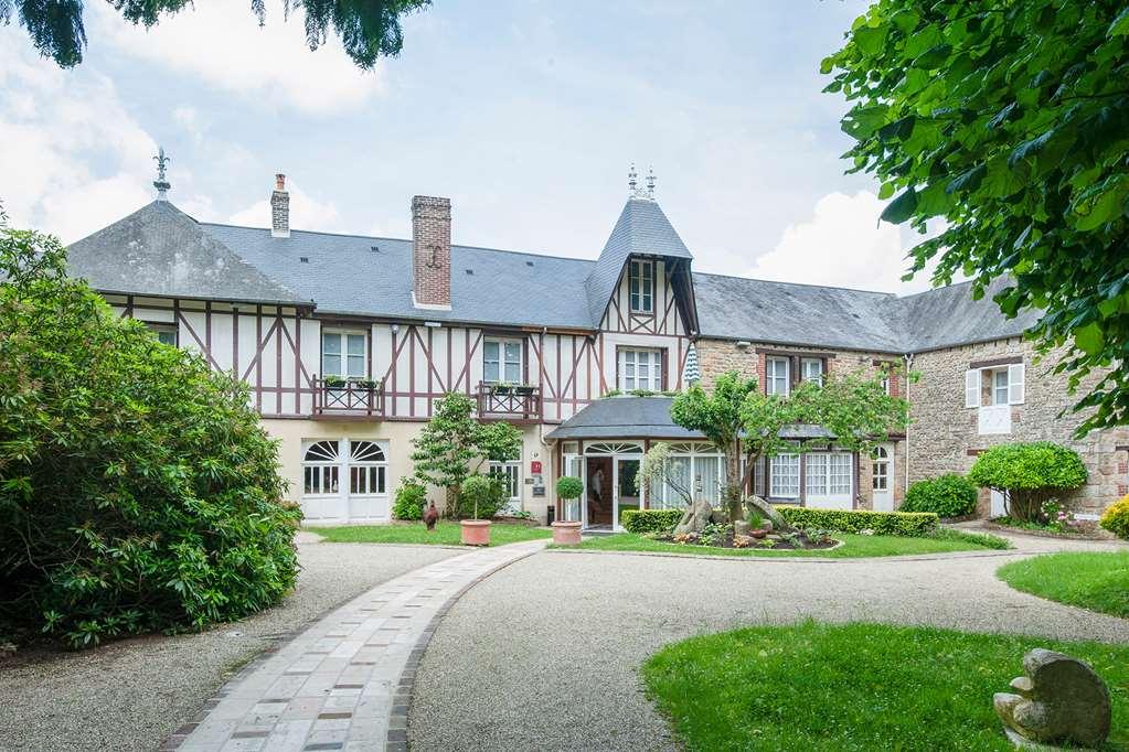 Готель Le Manoir Du Lys, The Originals Relais Bagnoles de l'Orne Normandie Екстер'єр фото