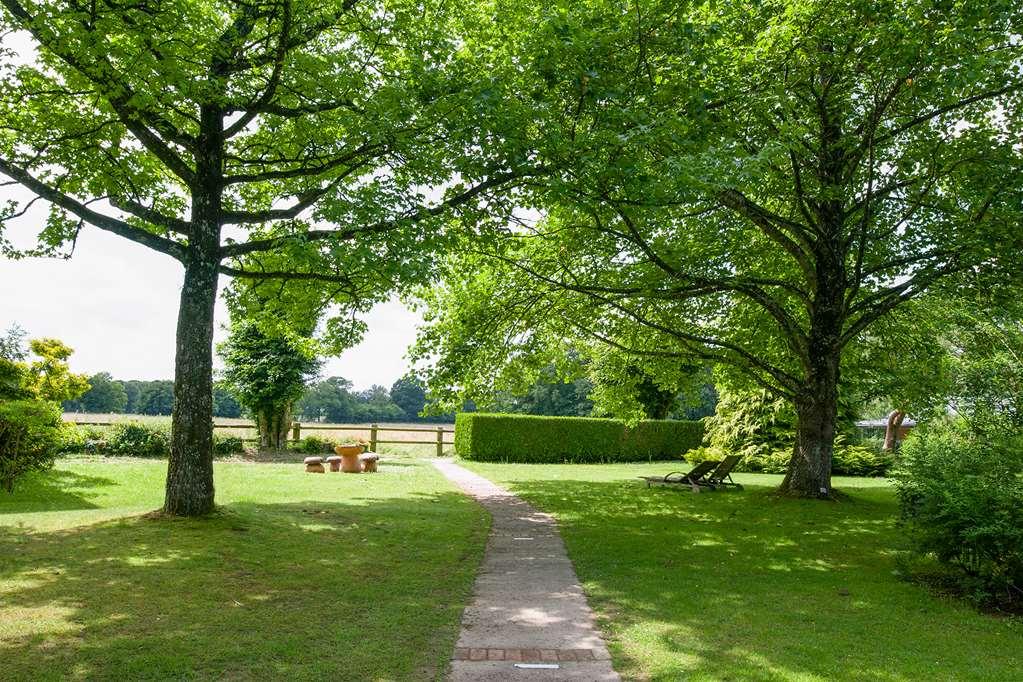 Готель Le Manoir Du Lys, The Originals Relais Bagnoles de l'Orne Normandie Екстер'єр фото