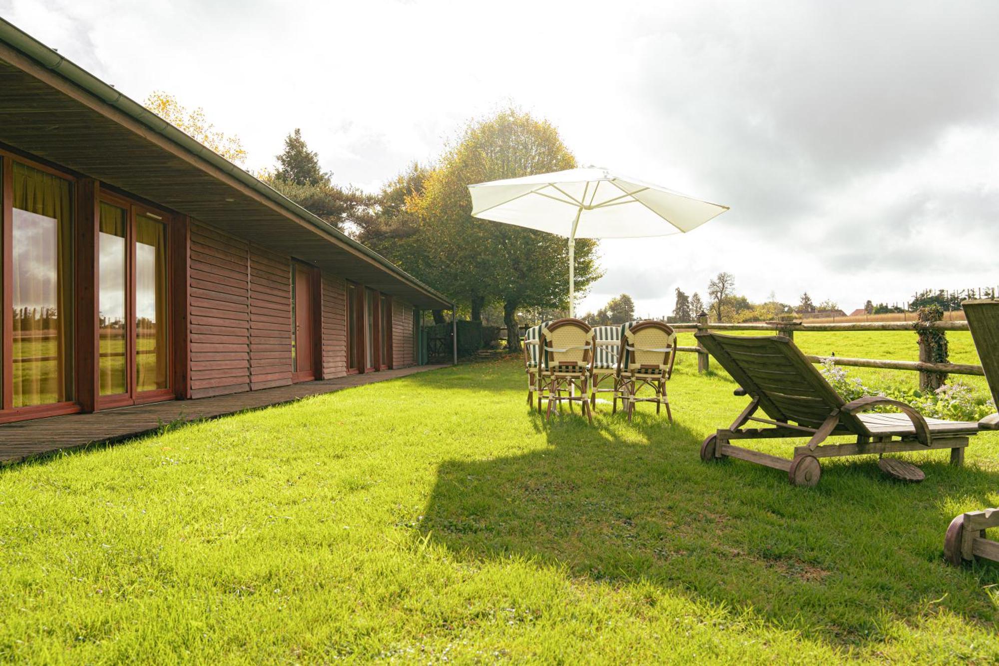 Готель Le Manoir Du Lys, The Originals Relais Bagnoles de l'Orne Normandie Екстер'єр фото