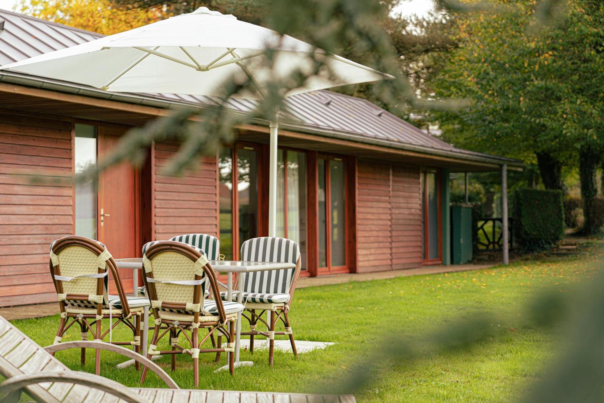 Готель Le Manoir Du Lys, The Originals Relais Bagnoles de l'Orne Normandie Екстер'єр фото