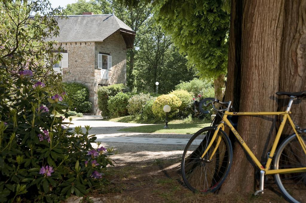 Готель Le Manoir Du Lys, The Originals Relais Bagnoles de l'Orne Normandie Екстер'єр фото